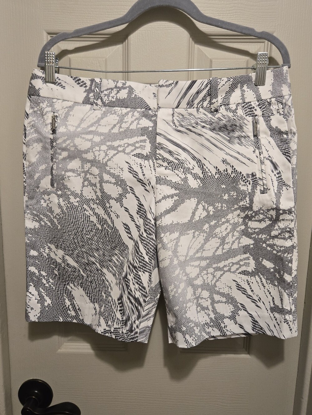 Calvin Klein White and Gray Printed Bermuda Shorts Sz 8